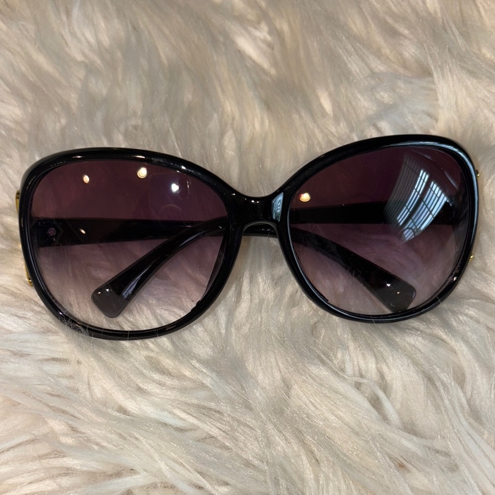 Black Oversized Women’s Sunglasses - Elegant UV Protection